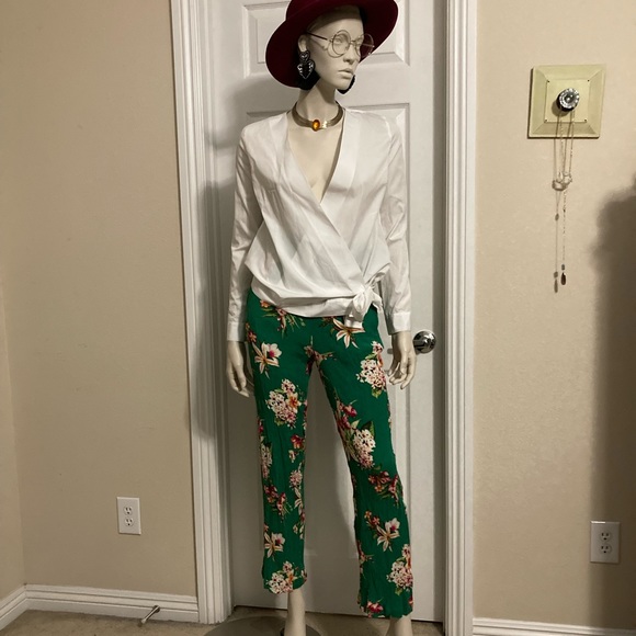 EXPRESS - Picture 4 of 10